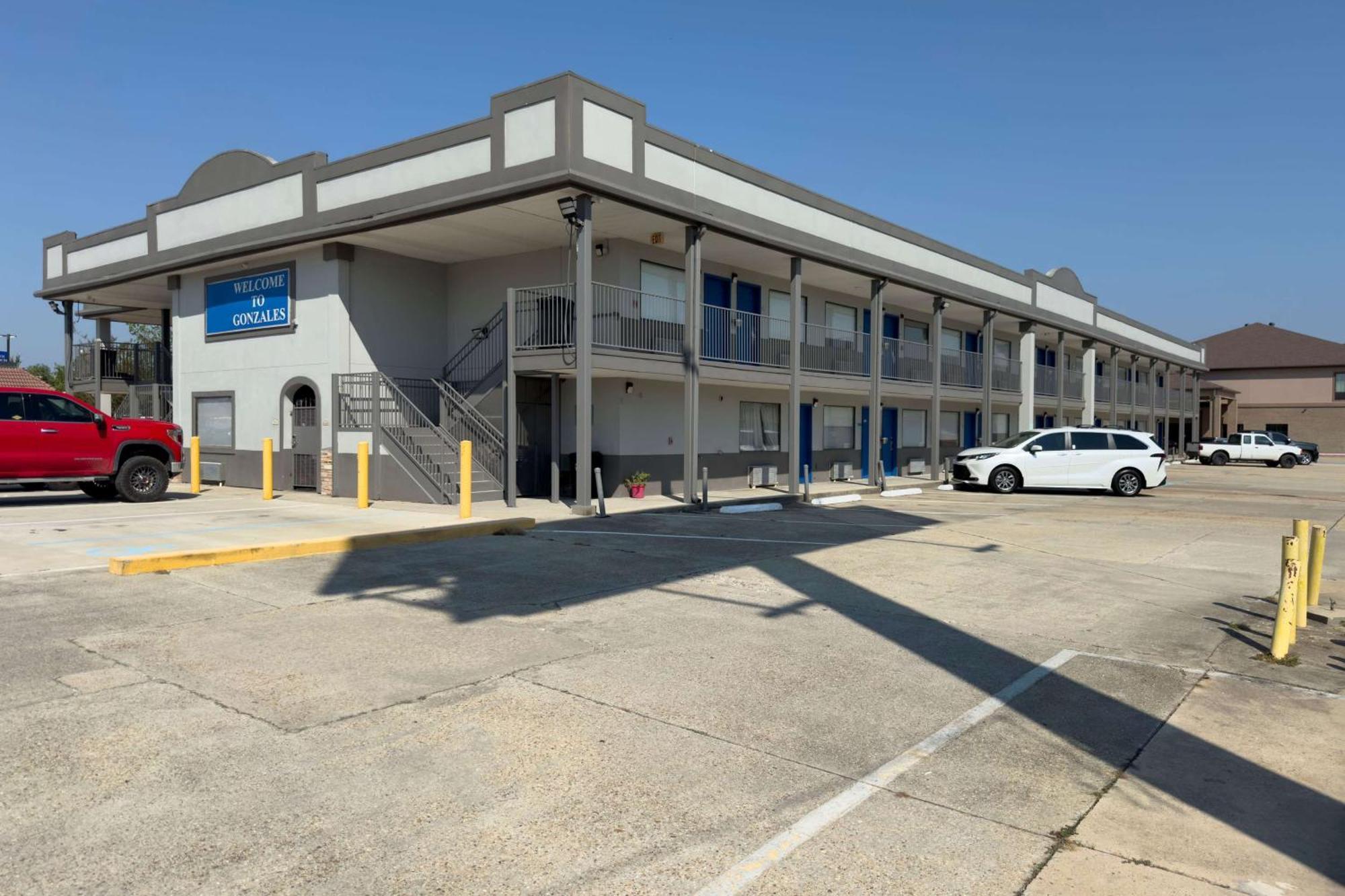 Days Inn By Wyndham Gonzales Exterior foto